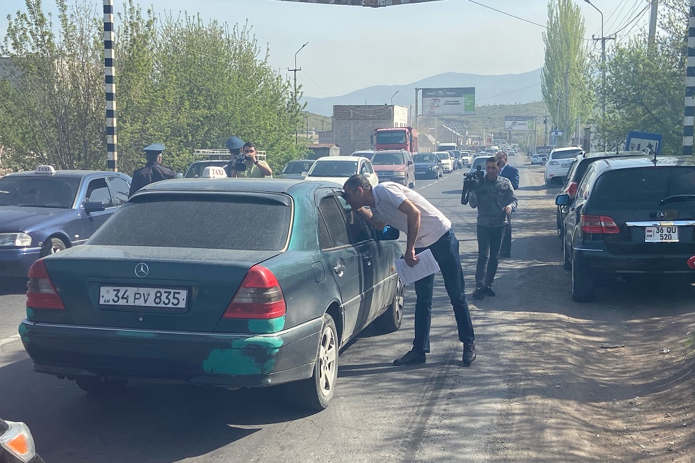 4 վագոն մեկ ձեռքով