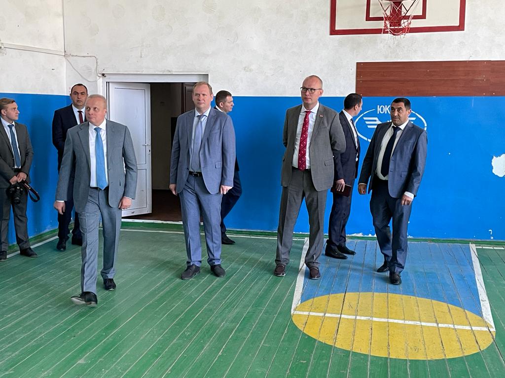 ՀԿԵ-ի կողմից դպրոցականներին