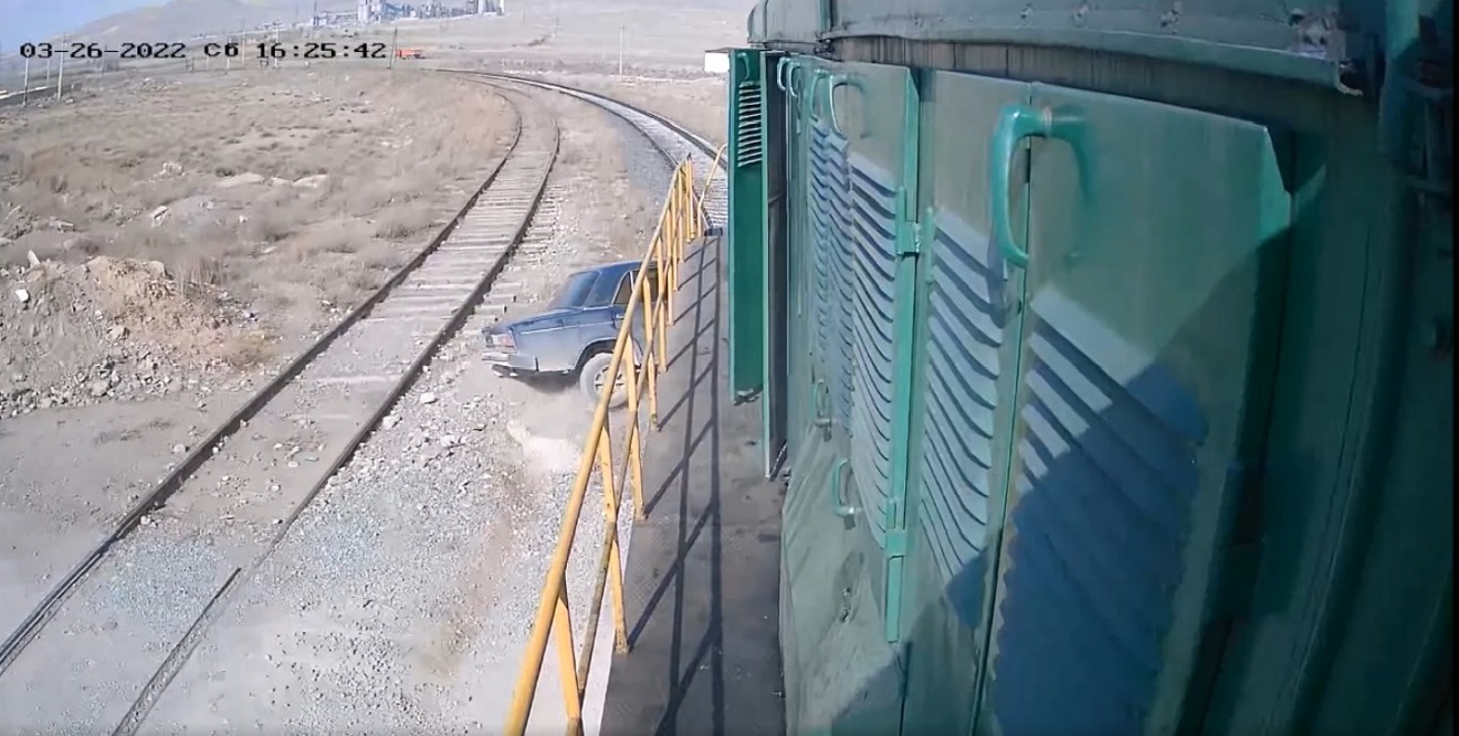 Բախում վարորդի կողմից ճանապարհային երթևեկության կանոնների կոպիտ խախտման արդյունքում