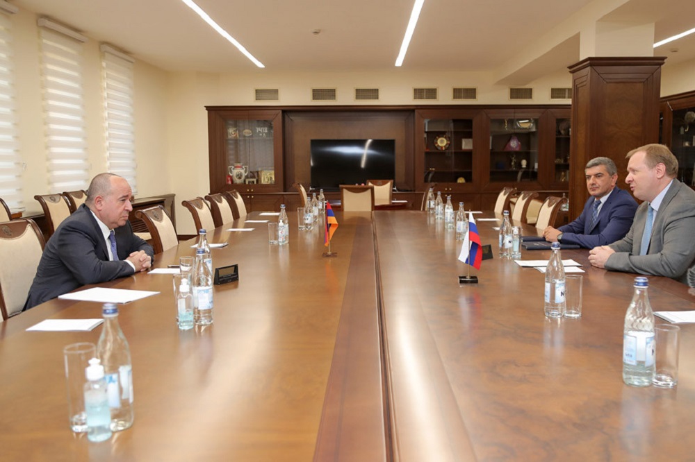 Պաշտպանության նախարարն ընդունել է "Հարավկովկասյան երկաթուղի" ՓԲԸ գլխավոր տնօրենին