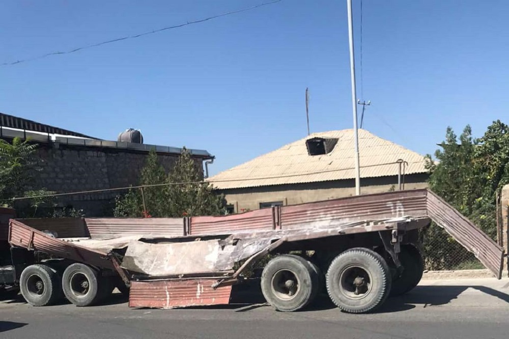 Քարի բեկոր երկաթուղային գծանցումում