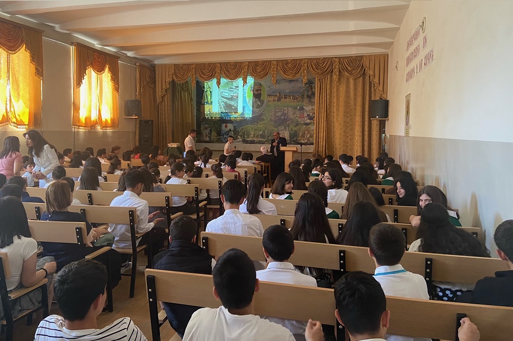 ՀԿԵ-ի աշխատակիցները սեմինար են անցկացրել Արտաշատ քաղաքի դպրոցականների համար