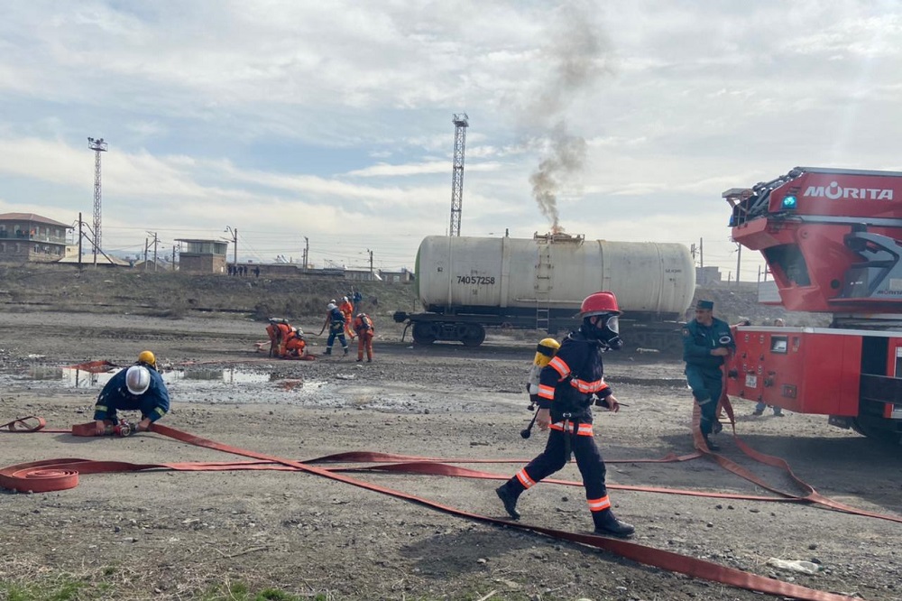 Слетел с обрыва на железнодорожное полотно