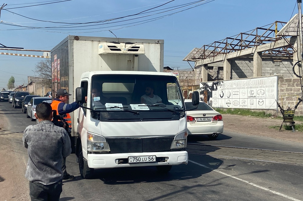 4 վագոն մեկ ձեռքով