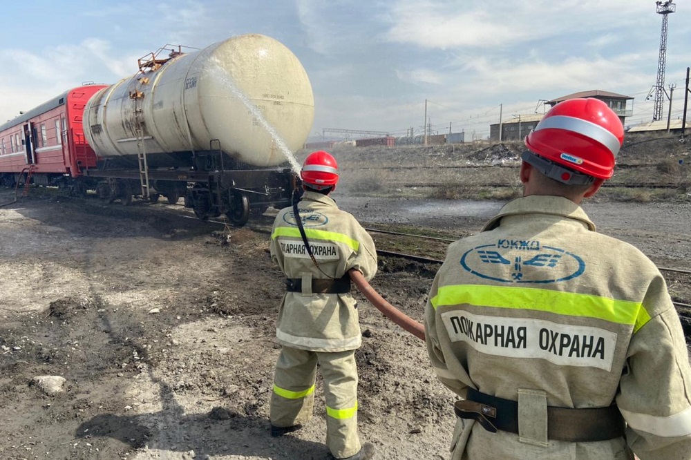 Слетел с обрыва на железнодорожное полотно