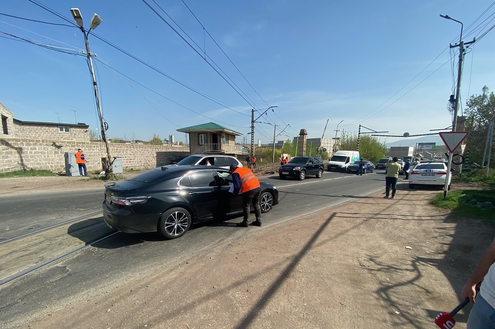 4 վագոն մեկ ձեռքով