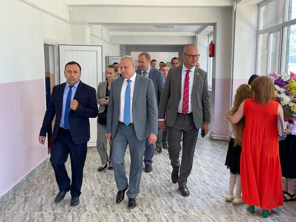 ՀԿԵ-ի կողմից դպրոցականներին