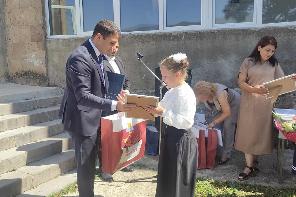 Руководство ЮКЖД поздравило первоклашек с Днем знаний