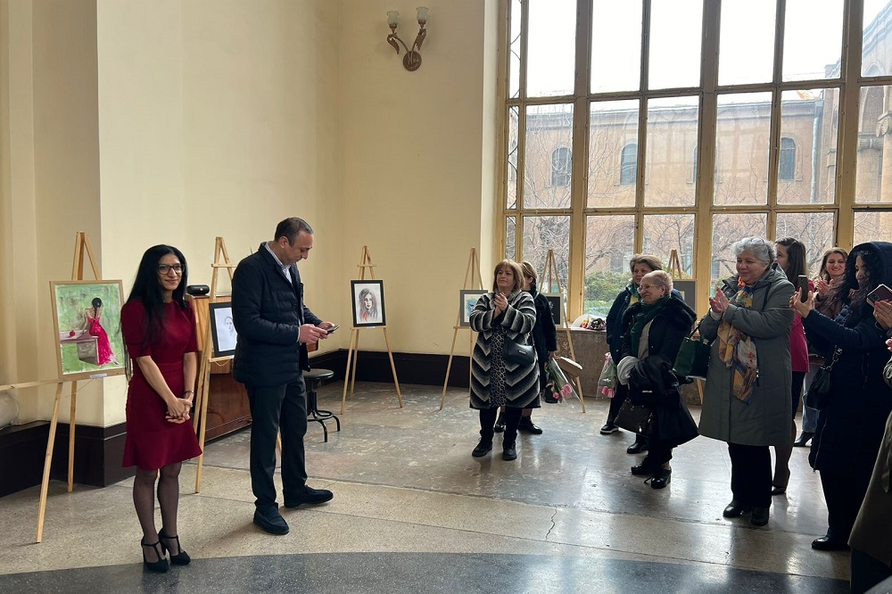 На ереванском вокзале открылась выставка картин «Мгновение души»