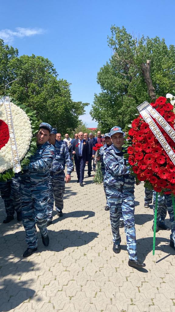 Железнодорожники почтили память павших в Великой Отечественной войне и Освободительной войне в Арцахе