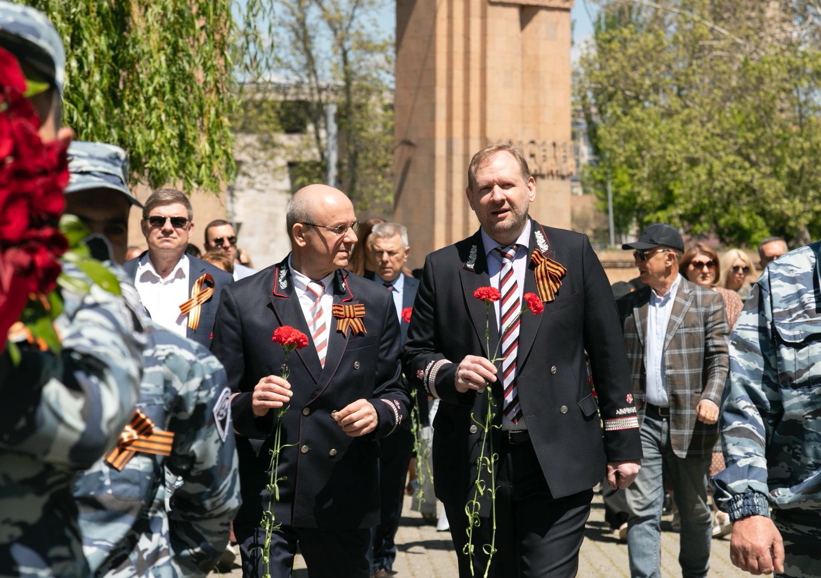 Железнодорожники возложили венки к Вечному огню