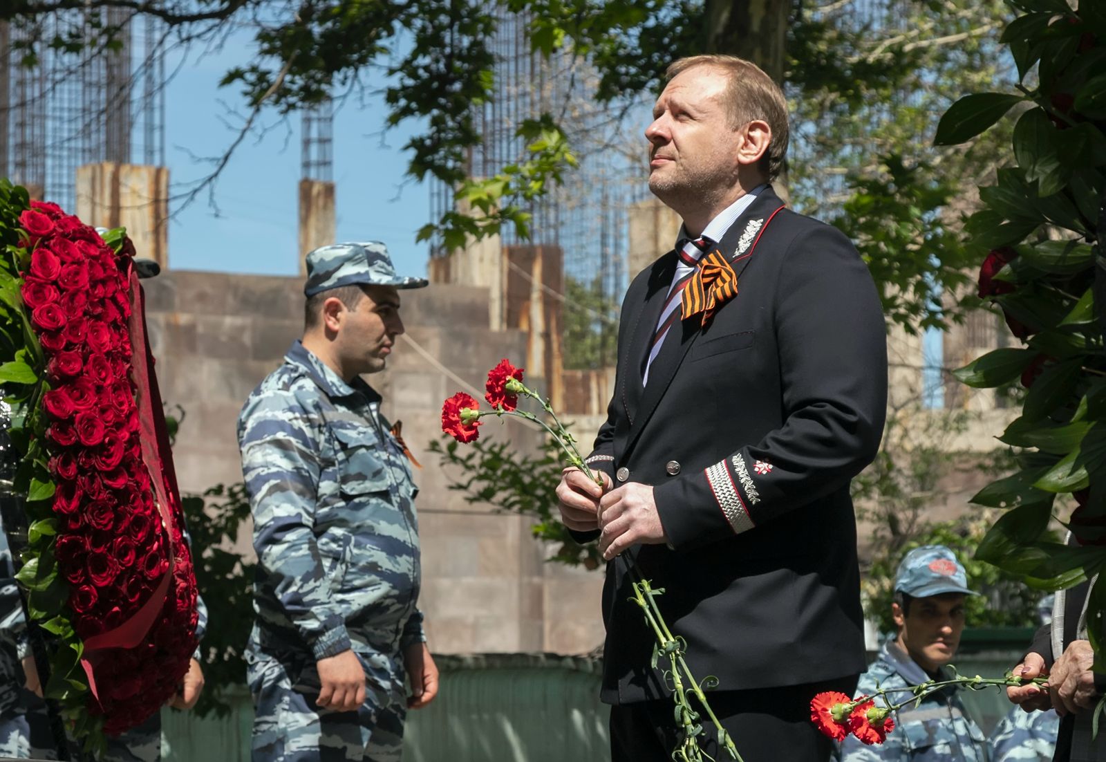 Железнодорожники возложили венки к Вечному огню