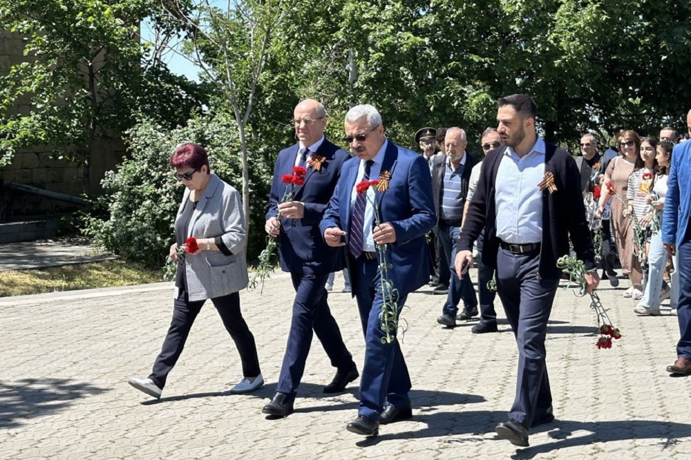 Коллектив ЮКЖД почтил память павших в Великой Отечественной войне и Освободительной войне в Арцахе
