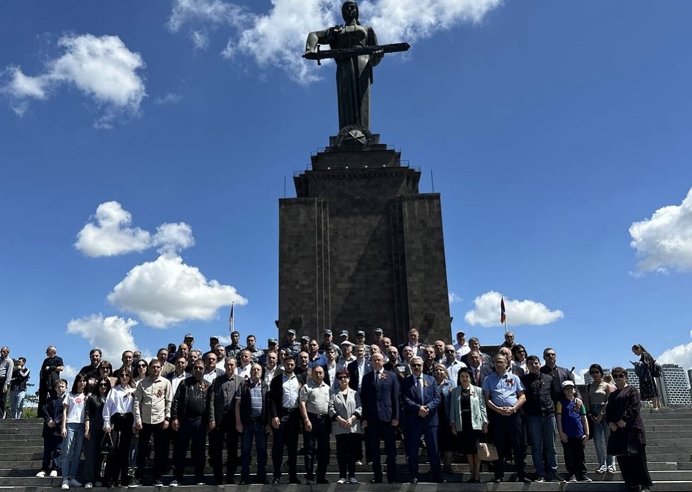 Коллектив ЮКЖД почтил память павших в Великой Отечественной войне и Освободительной войне в Арцахе