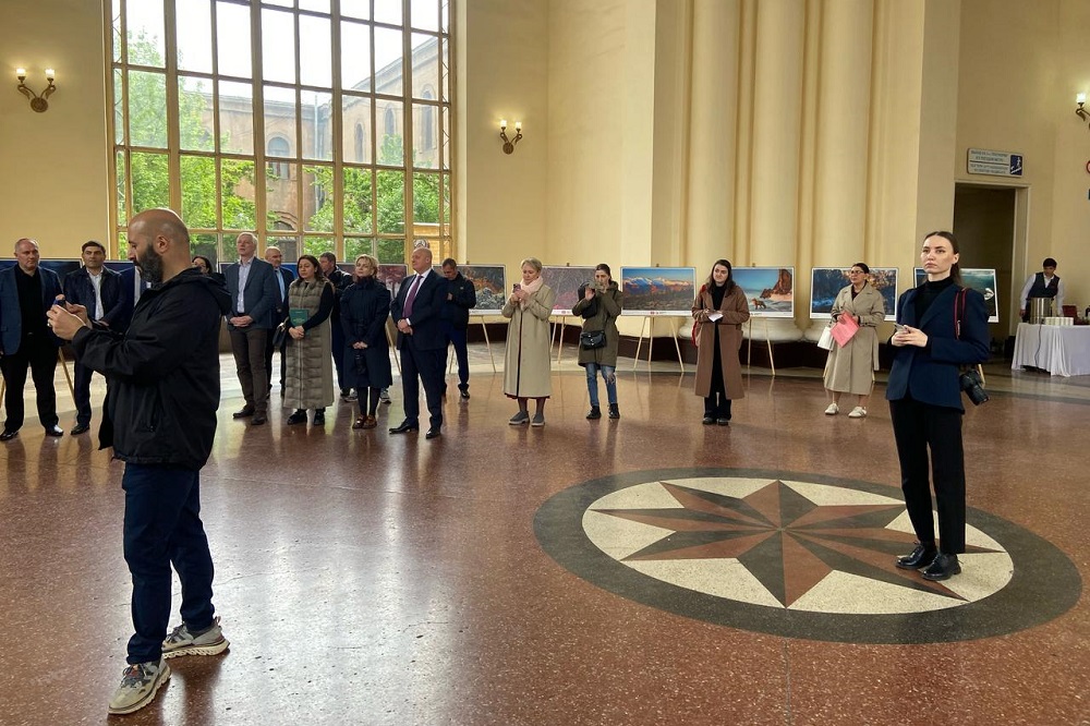 Photo exhibition “Pristine Russia” opened at Yerevan railway station
