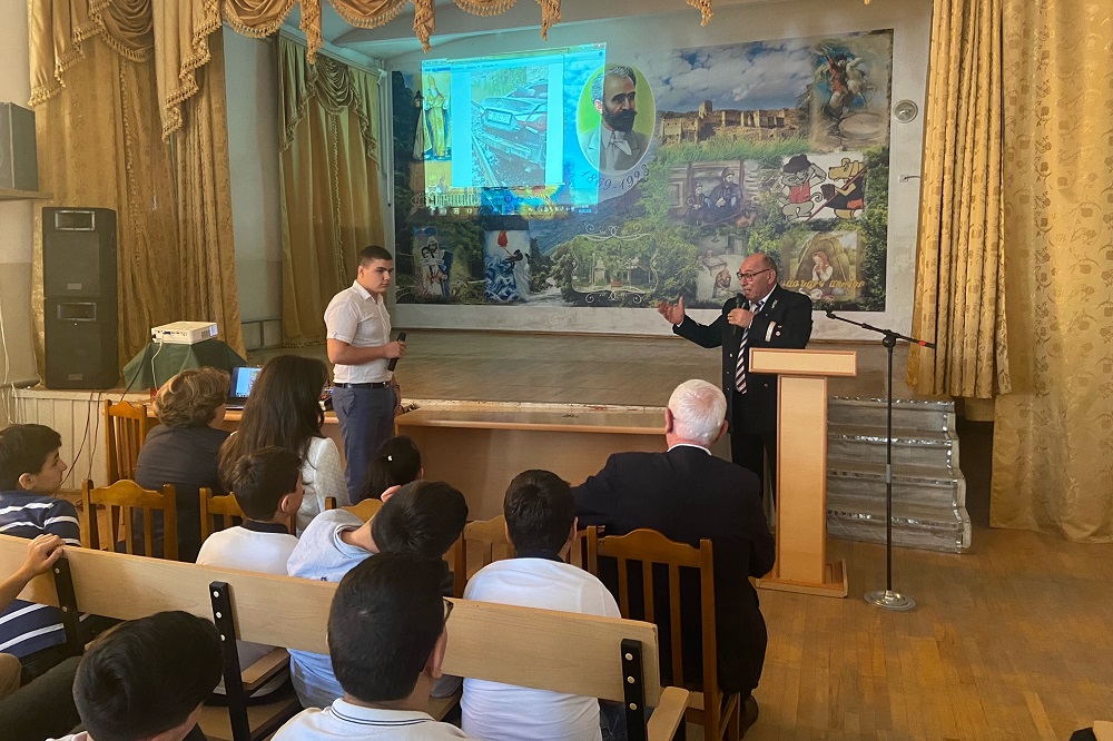 ՀԿԵ-ի աշխատակիցները սեմինար են անցկացրել Արտաշատ քաղաքի դպրոցականների համար