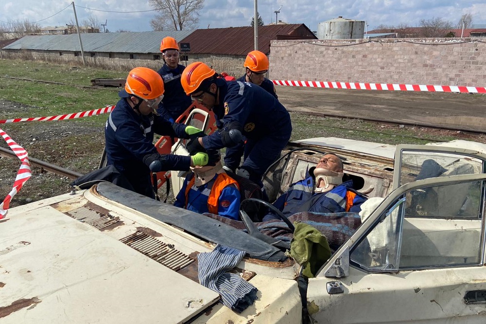 В Гюмри прошли совместные показательные тактические учения  ЮКЖД и МЧС