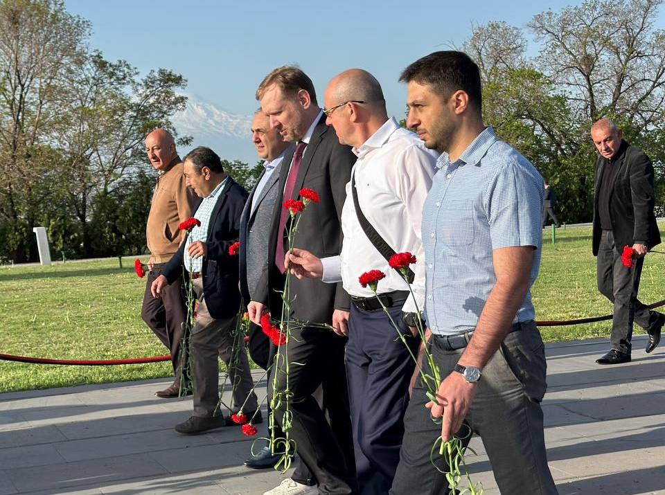 ՀԿԵ ընկերության անձնակազմը  հարգանքի տուրք մատուցեց Հայոց ցեղասպանության զոհերի հիշատակին