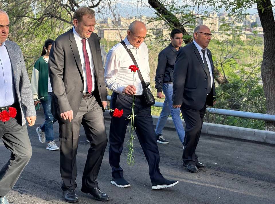ՀԿԵ ընկերության անձնակազմը  հարգանքի տուրք մատուցեց Հայոց ցեղասպանության զոհերի հիշատակին