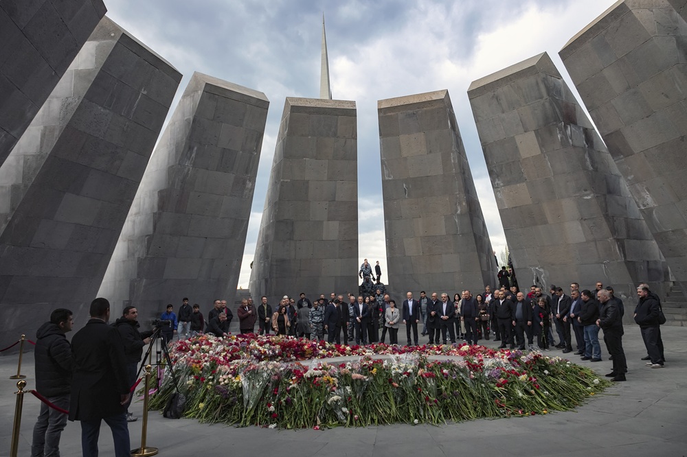 Руководство ЮКЖД возложило цветы к Мемориалу жертв Геноцида армян