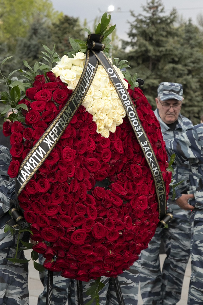 Руководство ЮКЖД возложило цветы к Мемориалу жертв Геноцида армян