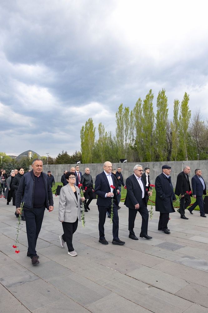 Руководство ЮКЖД возложило цветы к Мемориалу жертв Геноцида армян