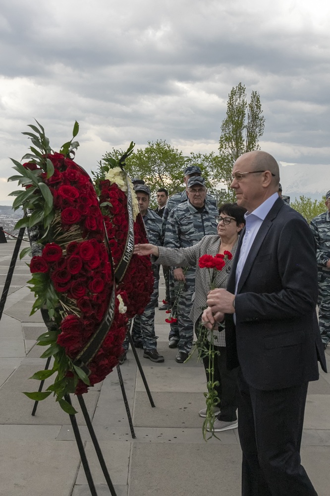 Руководство ЮКЖД возложило цветы к Мемориалу жертв Геноцида армян
