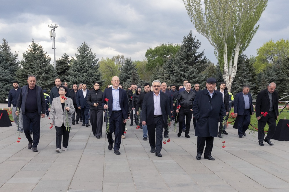 Руководство ЮКЖД возложило цветы к Мемориалу жертв Геноцида армян