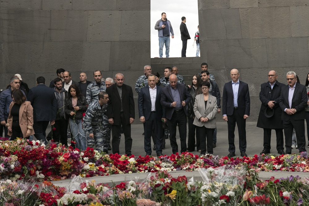 Руководство ЮКЖД возложило цветы к Мемориалу жертв Геноцида армян