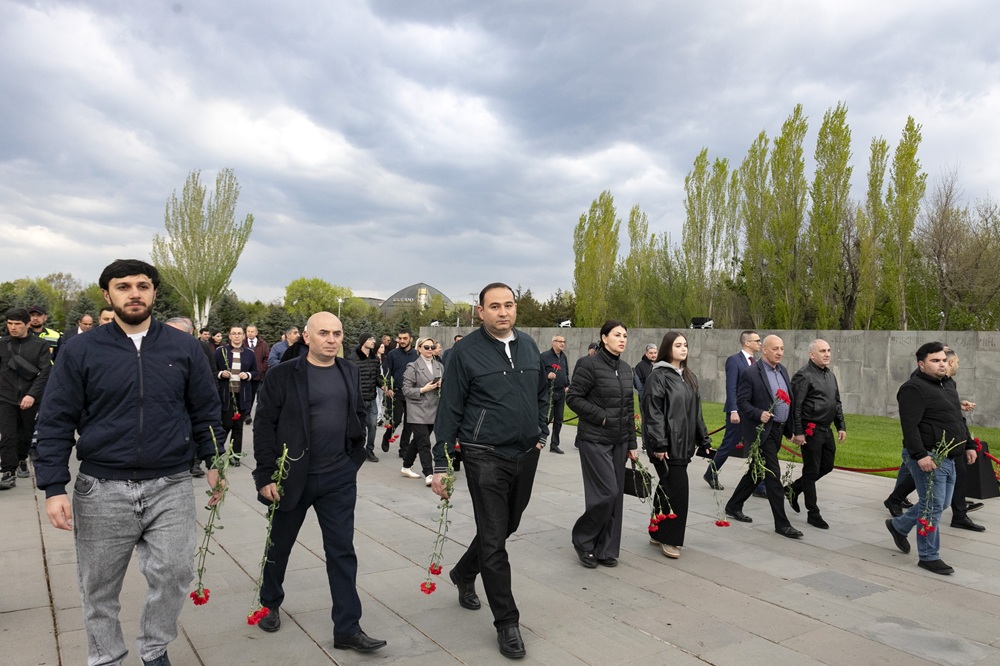 Руководство ЮКЖД возложило цветы к Мемориалу жертв Геноцида армян