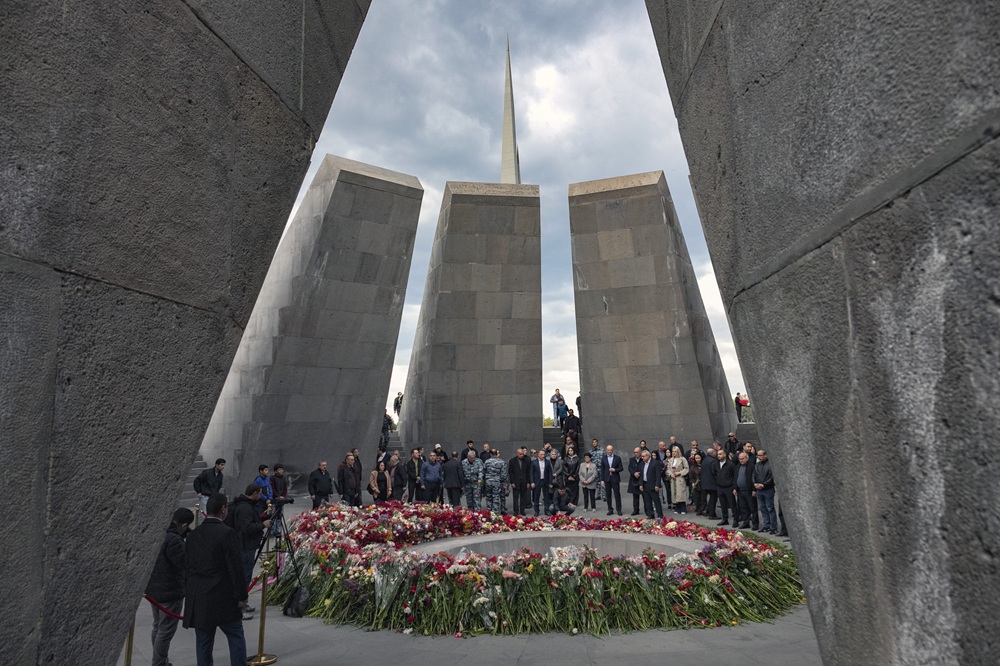 Руководство ЮКЖД возложило цветы к Мемориалу жертв Геноцида армян