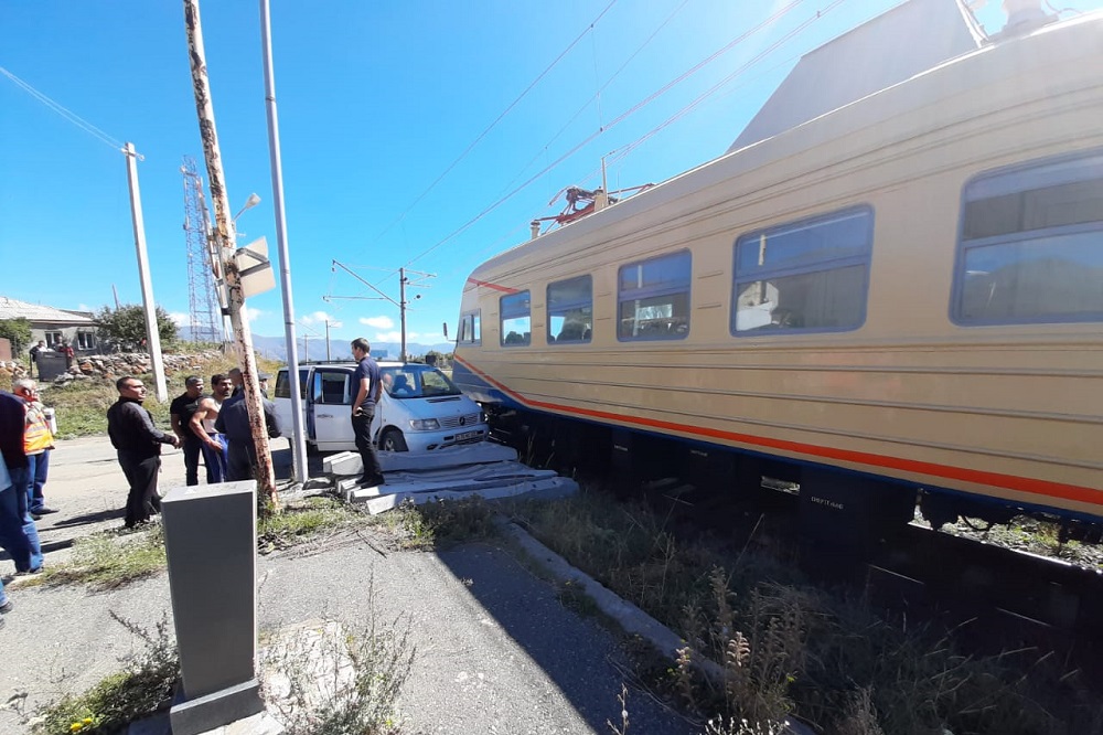 Երթևեկության կանոնների խախտումը երկաթուղու Ծովագյուղ-Երևան հատվածում ՃՏՊ-ի պատճառ է հանդիսացել