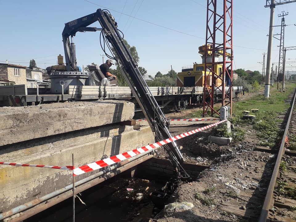 ՀԿԵ-ն գյումրեցիներին կոչ է անում կենցաղային աղբը չթափել Գորգոբա գետակի հունը